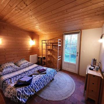 Gîte pour 2 personnes, avec terrasse et jardin, animaux acceptés à Beaulieu-sous-la-Roche