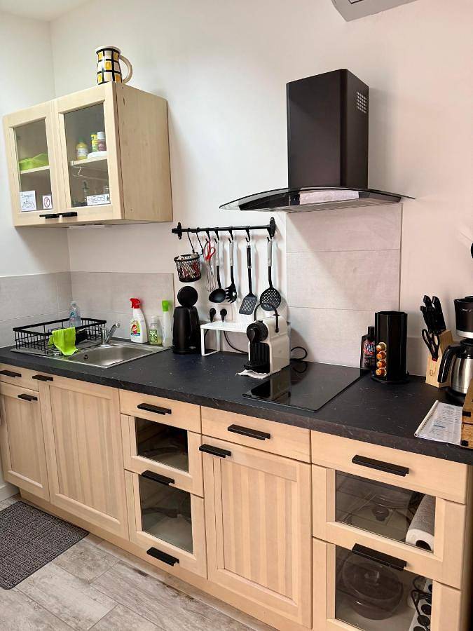 Appartement entier, One-Bedroom Apartment in Venelles, Région d'Aix-en-Provence