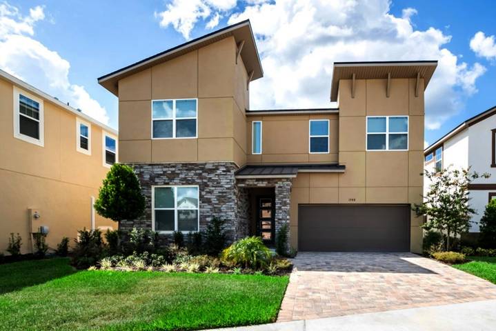 Villa for 18 people, with pool and yard as well as children pool in Florida