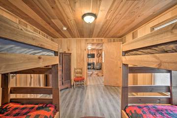 Log Cabin for 6 Guests in Kentucky Lake, Calloway County, Picture 3
