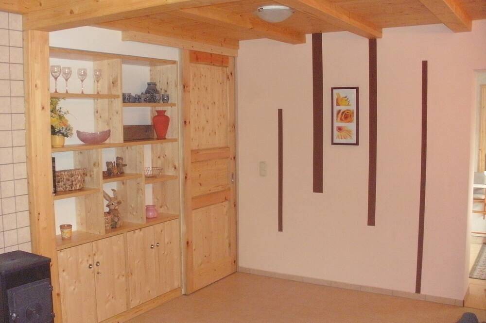 Neu renoviertes Ferienhaus ( 6 Personen ) in ruhiger, ländlicher Umgebung. in Steinwiesen, Frankenwald