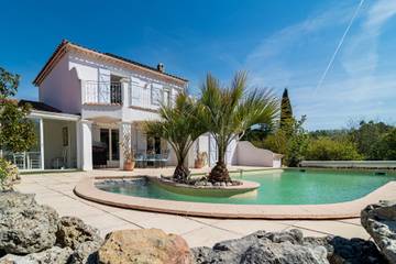 Cottage pour 8 personnes, avec jardin ainsi que piscine et terrasse à Gonfaron