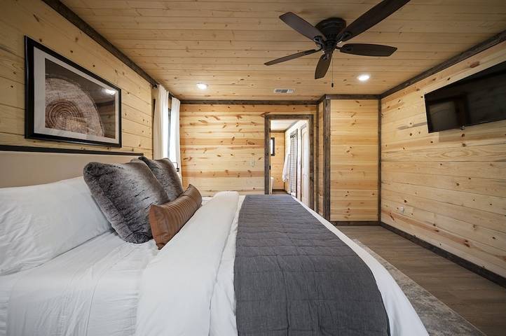 Glamping for 14 people, with hot tub and yard as well as balcony in Oklahoma