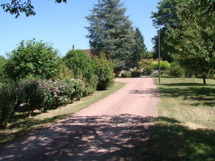 Gîte pour 4 personnes, avec terrasse et jardin à Thésée