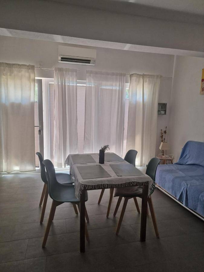 Ferienwohnung für 3 Personen, mit Ausblick und Garten in Marina - 2