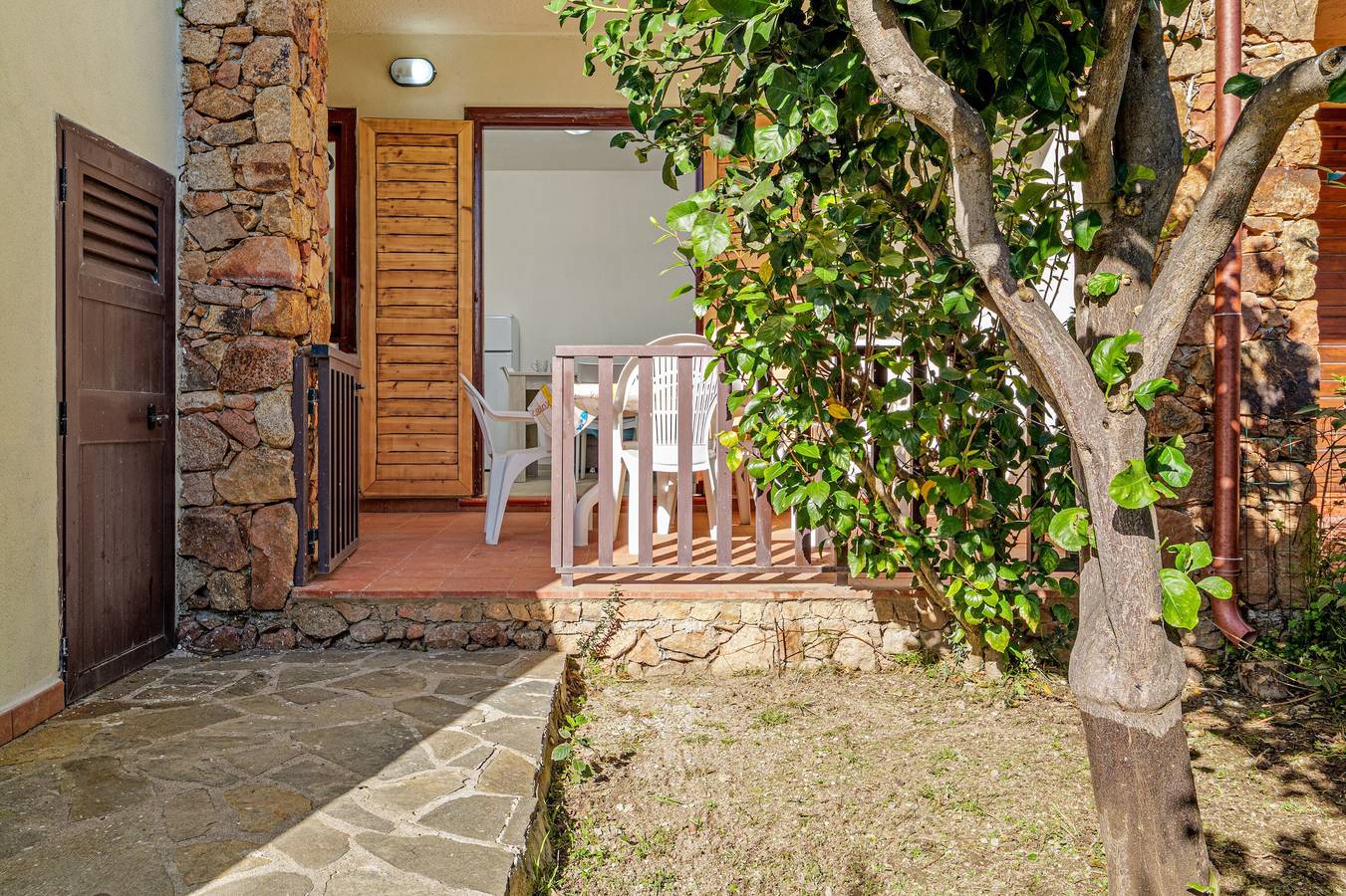 Ganze Wohnung, Apartment „Brezza Marina - Garden“ mit privater Terrasse, Wlan und Klimaanlage in San Teodoro, Olbia-Tempio