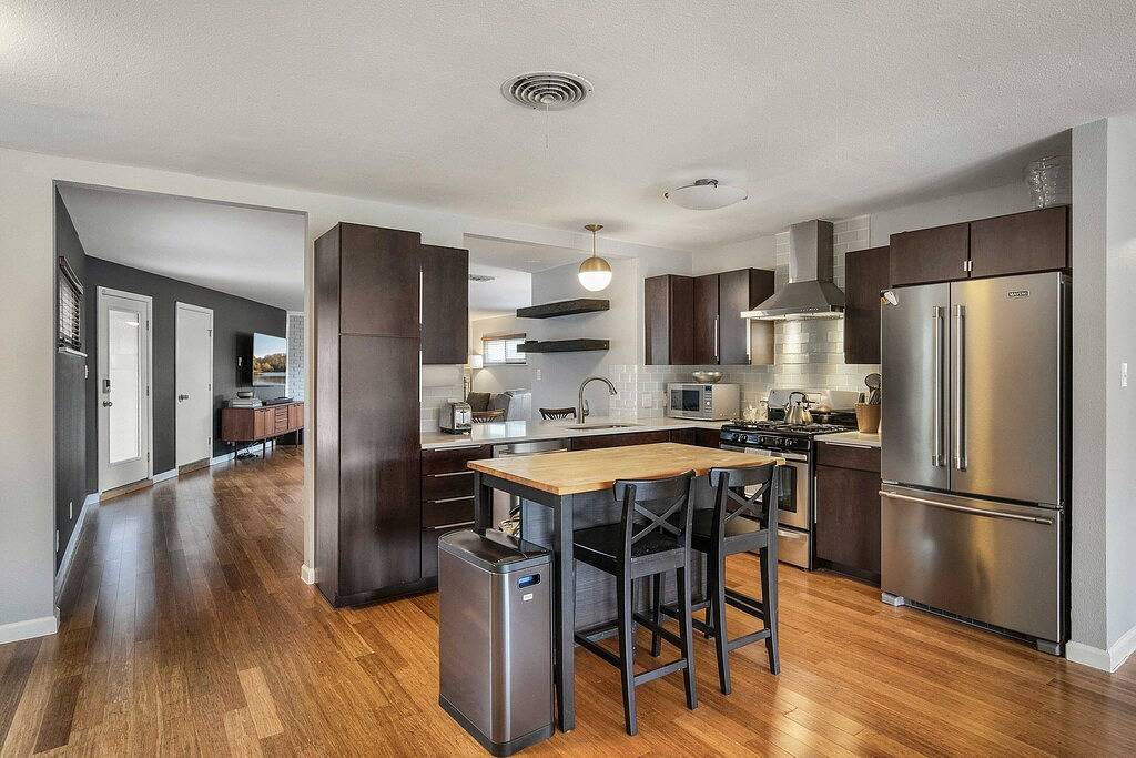 3/2 10 min Downtown Near Restaurants, Pet-Friendly in Austin, Travis County