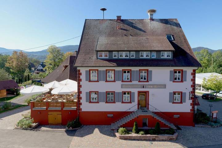 Hotel für 3 Personen, mit Terrasse und Garten in Kirchzarten - 2