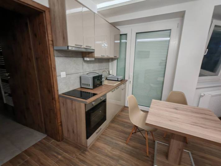 Ganze Wohnung, Charmantes, modern eingerichtetes Studio in einer ruhigen Gegend von Kecskemét in Ketschkemet, Kecskeméti járás