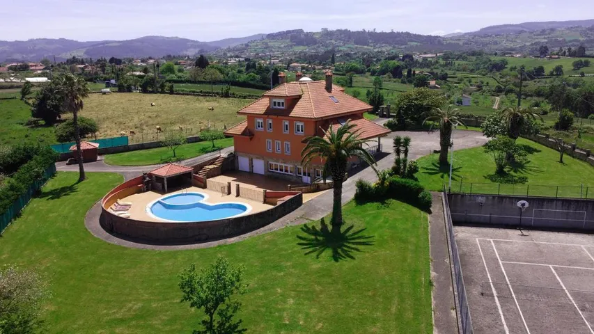 Casa de vacaciones para 14 personas, con vistas y jardín además de piscina y piscina para niños - 1