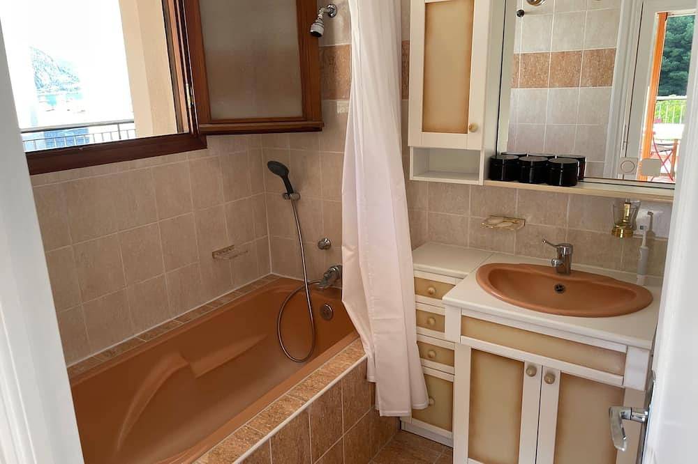 Hel lägenhet, Penthouse for 2, top location, sea view, parking, elevator, air conditioning. in Beaulieu-sur-Mer, Nice region