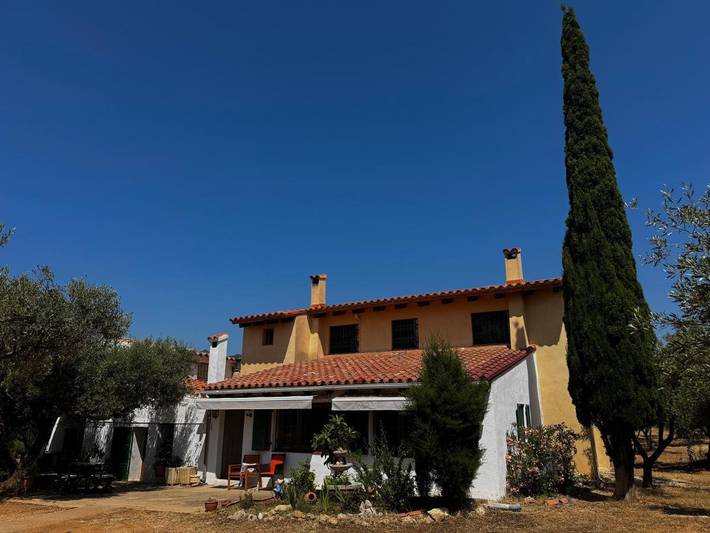 Gîte pour 6 personnes, avec jardin ainsi que piscine et vue, animaux acceptés à La Sénia