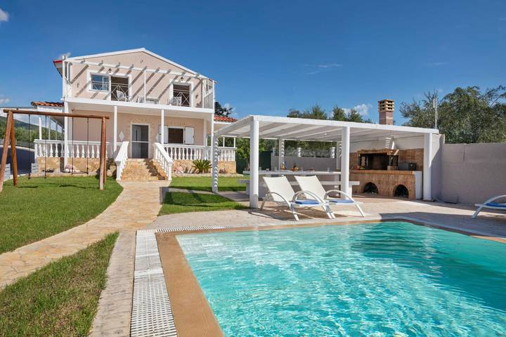 Villa pour 6 personnes, avec piscine et balcon