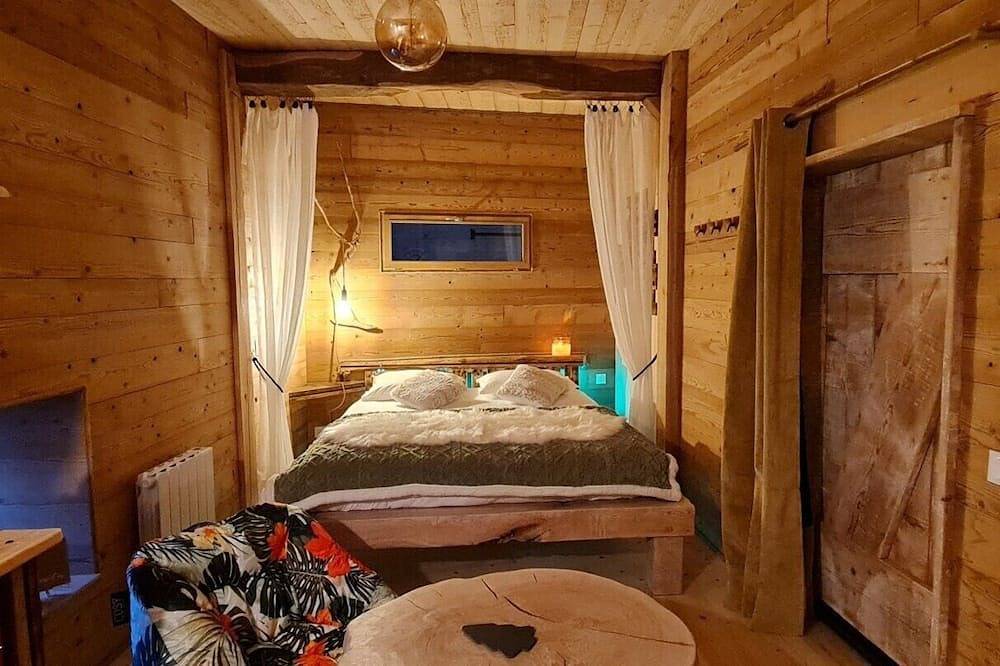 Chambre d’hôtes « La Cabane et Spa Chez Jules » avec espace privé et Wi-Fi in Vellerot-lès-Vercel, Jura Francais