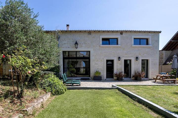 Gîte pour 4 personnes, avec jardin dans Ranton