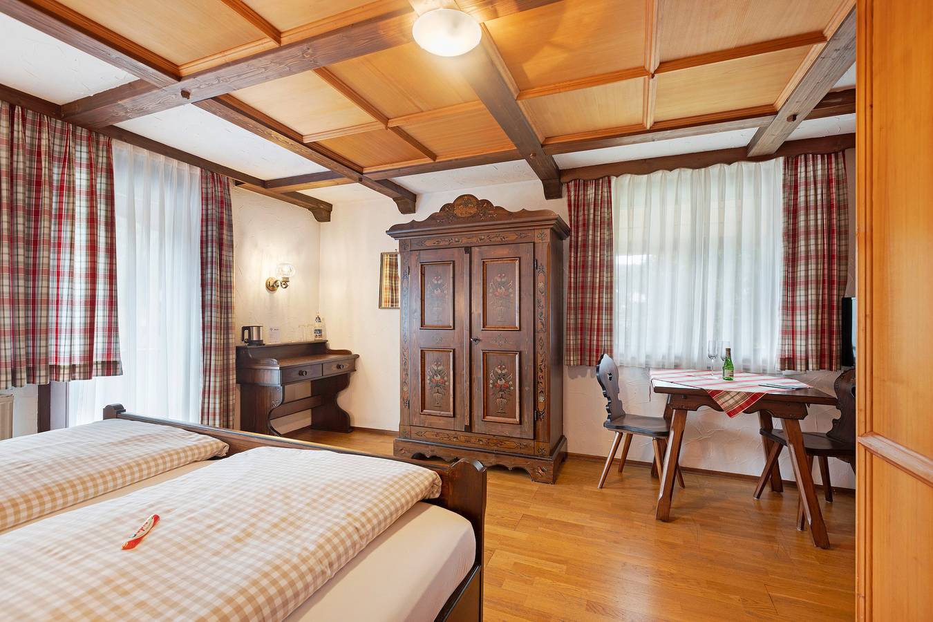 Ampia camera doppia con giardino comune, balcone e Wi-Fi in Tennenbronn, Schramberg