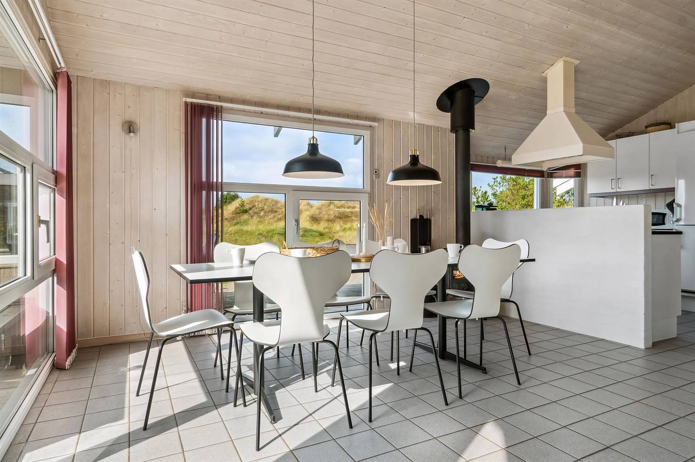 Nice home in Thisted w/ Sauna, 4 Bedrooms and Indoor swimming pool in Klitmøller, Parc National de Thy