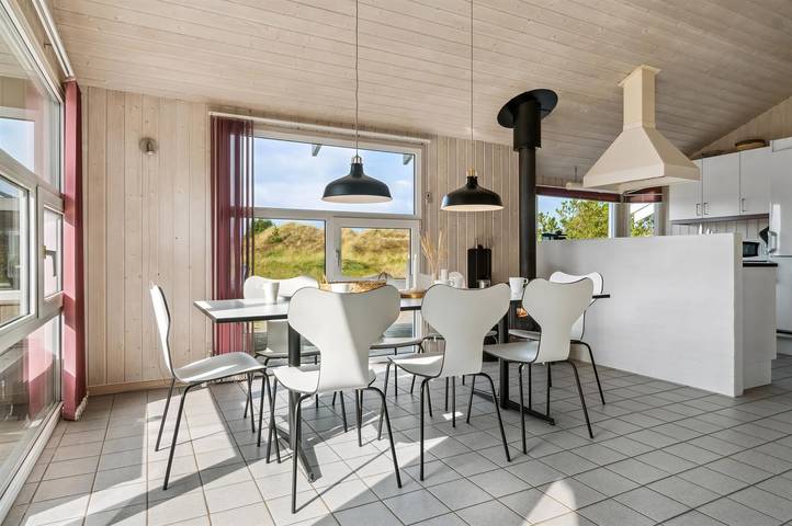 Nice home in Thisted w/ Sauna, 4 Bedrooms and Indoor swimming pool in Klitmøller, Thy Nationalpark