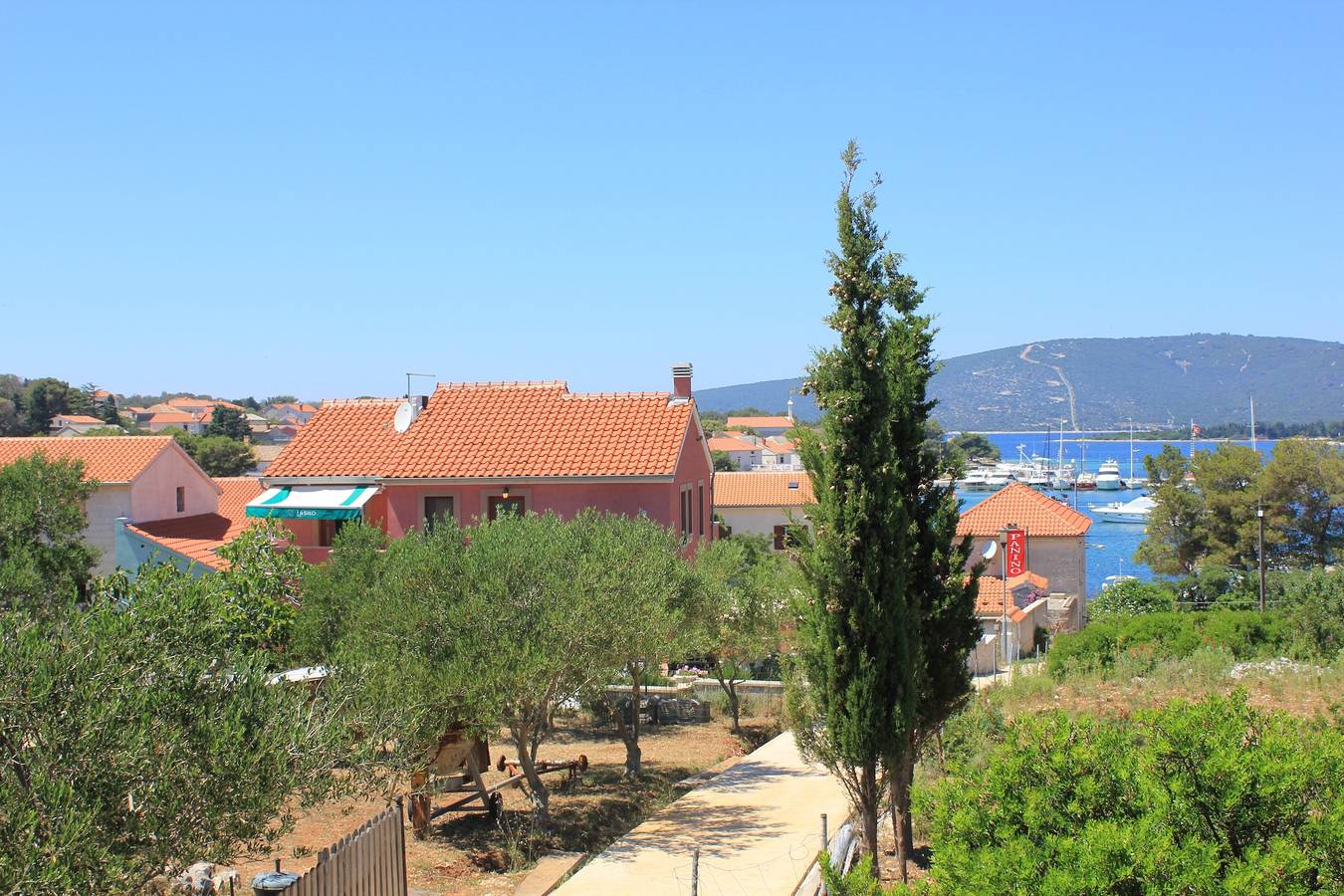Ganze Wohnung, Apartments by the sea Ilovik, Lošinj - 8069 in Lošinj