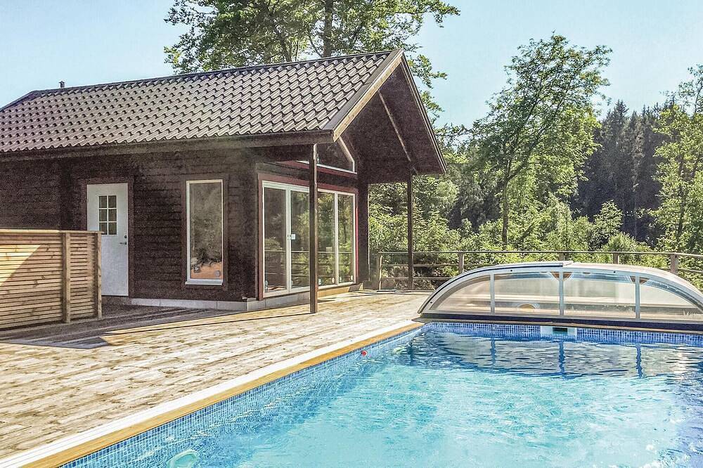 Amazing home in Dalsjöfors with sauna in Borås, Västergötland
