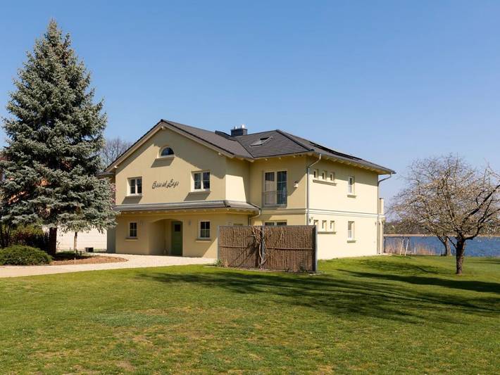 Ferienwohnung für 3 Personen, mit Balkon und Terrasse sowie Garten und Seeblick am Schwielowsee