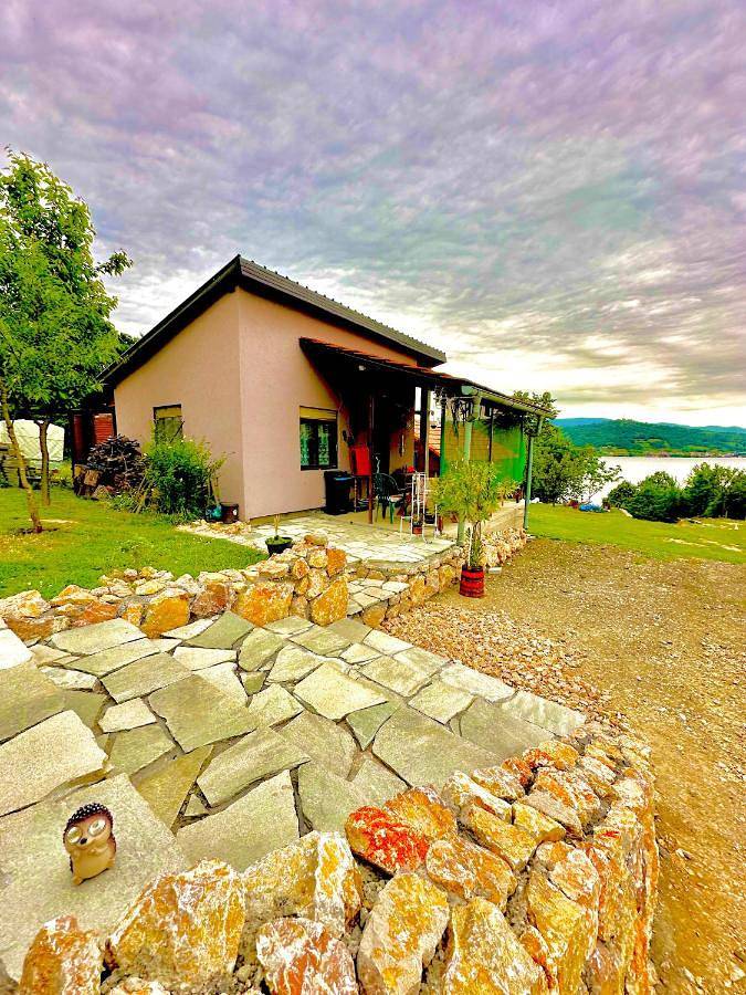 Location de vacances pour 4 personnes, avec jardin ainsi que terrasse et vue à Kladovo