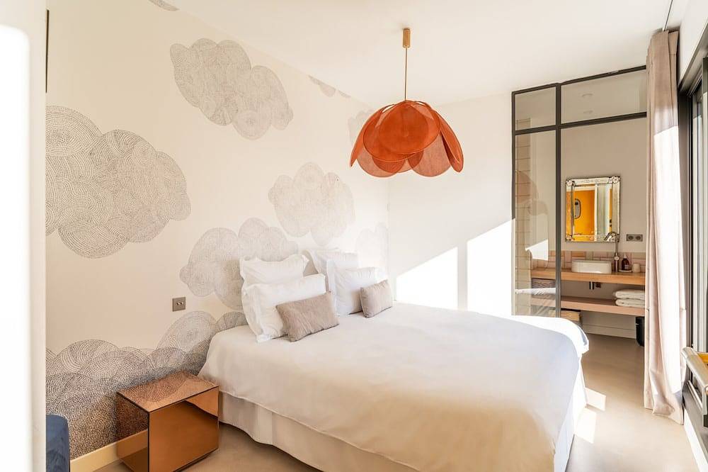 Appartement entier, Penthouse d’exception — vue Palais • clim • terrasse • parking inclus in Avignon, Vaucluse