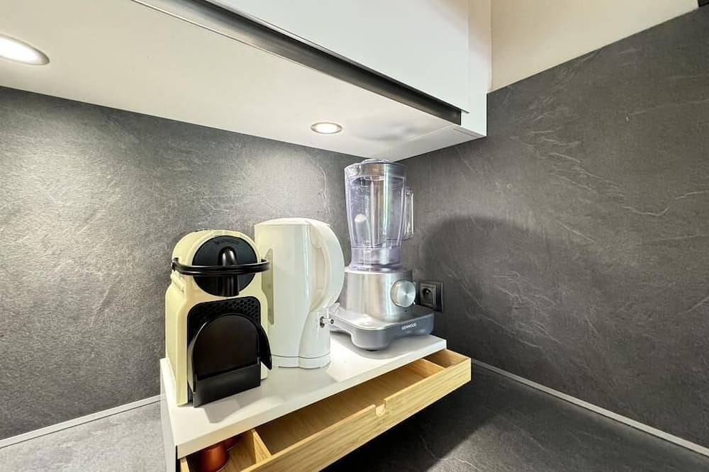 Entire apartment, Spacious apartment 2 pers + Balcony in Chamalières, Volcans d'Auvergne Regional Nature Park