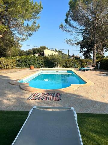 Gîte pour 2 personnes, avec piscine et jardin à Cotignac