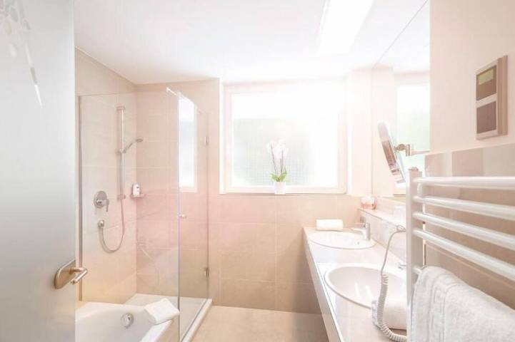 Ganze Wohnung, Einzelzimmer Superior Plus mit Balkon in Wurmlingen, Schwäbische Alb Radweg Region