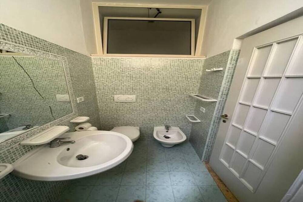 Appartamento intero, Comodo appartamento Trilocale con doppi servizi e a piano terra - Porticello in Vieste, Gargano