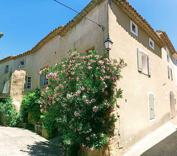 Gîte pour 6 personnes, avec terrasse et jardin à Villedieu