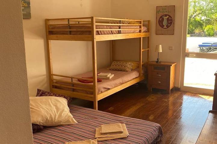Bonito chalet con piscina privada, terraza, jardín y parque infantil in Santa Bárbara de Nexe, Distrito de Faro
