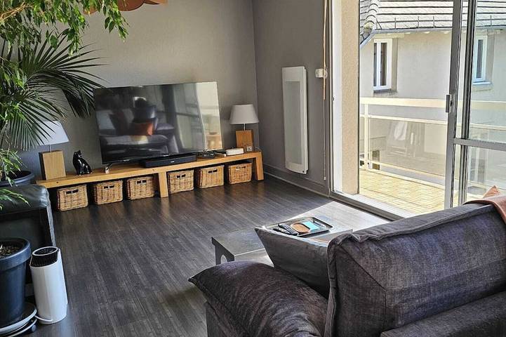 Ganze Wohnung, Ruhiges 2B/1B Innenstadt-Apartment, Hügelblick, hell, geräumig, neu renoviert in Aurillac, Aurillac und Umgebung