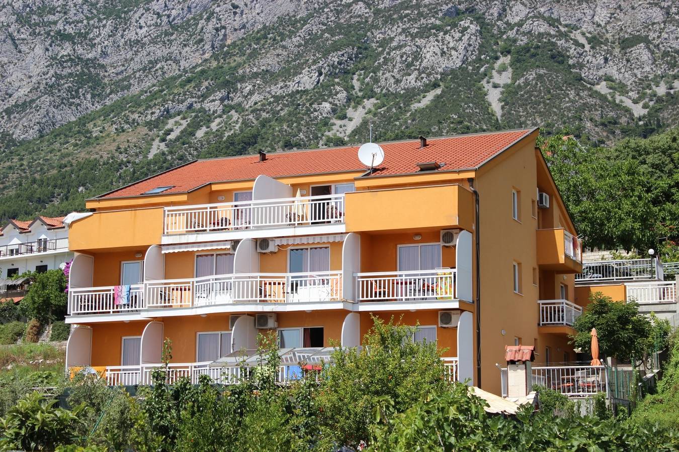 Entire apartment, Studio flat with balcony and sea view Gradac, Makarska As-13681-a in Gradac, Makarska Riviera