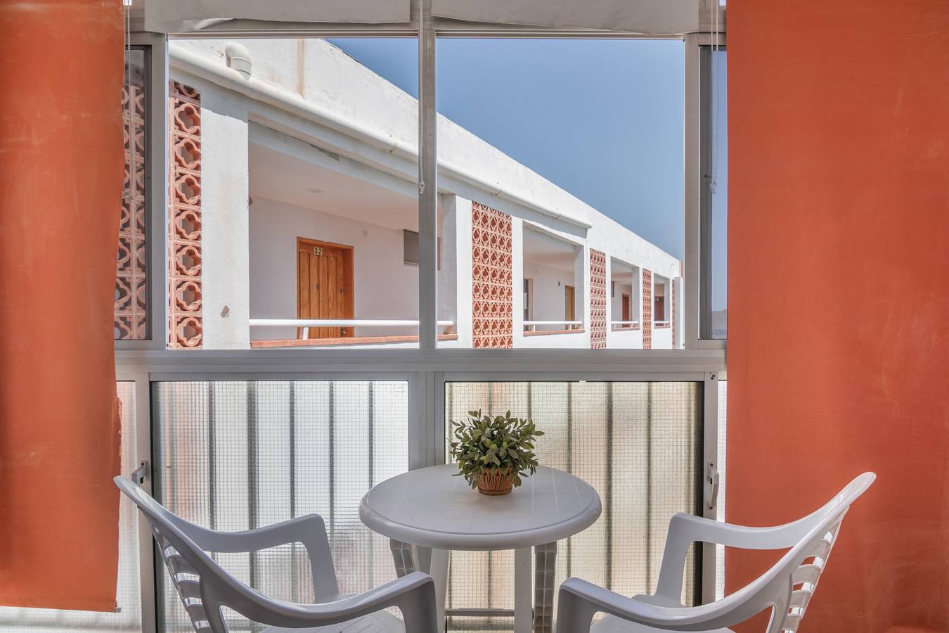 Estudio entero, Estudio de vacaciones 'Vista Piscina' con piscina compartida, jardín compartido y Wi-Fi in San Agustín , San Bartolomé de Tirajana