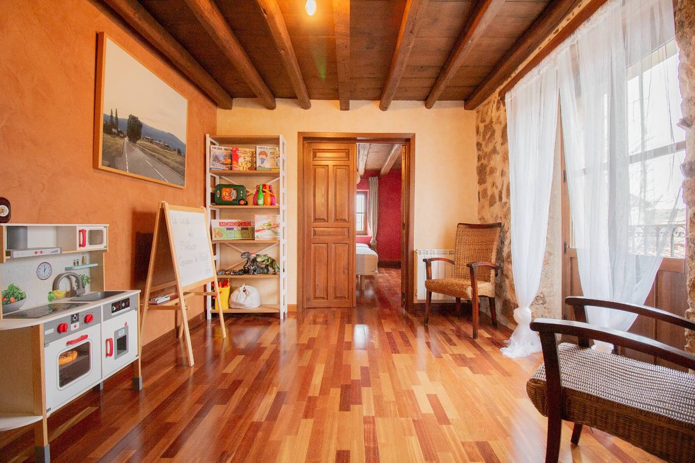 Casa de vacaciones 'La Casa Del Médico' con vistas a la montaña, piscina privada y Wi-Fi in Estación de esquí de La Pinilla, Cerezo de Abajo