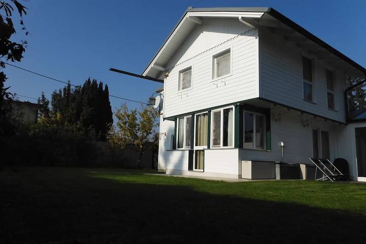 Ferienhaus für 8 Personen, mit Terrasse und Garten sowie Whirlpool in Wien