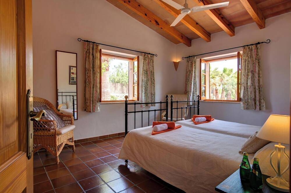 Attractive 2-Bedroom Villa, Private Pool, Superb Bbq Area & Pretty Gardens just 750m to Cala Sa Nau in Cala Mitjana, Felanitx