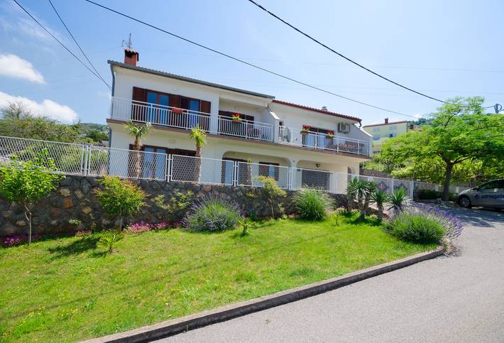 Ferienwohnung für 4 Personen, mit Terrasse und Garten in Sveti Juraj