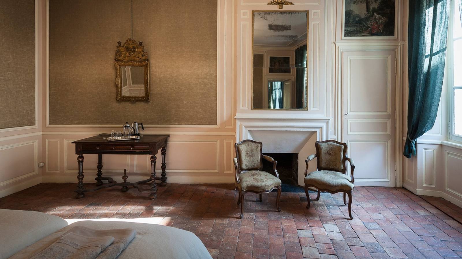 Gästezimmer „Chez Diane - Orion“: Familiensuite mit Alkoven und Boudoir in Saint-Amand-Montrond