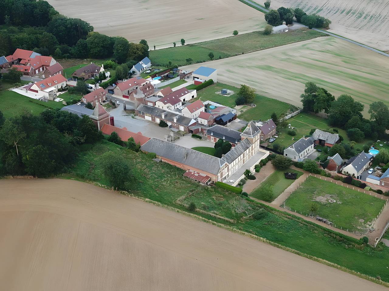 Vakantiehuis 'Cour Des Miracles, Sequehart' met privé terras, privé tuin en Wi-Fi in Aisne