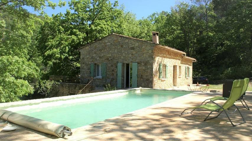 Villa pour 9 personnes, avec jardin ainsi que piscine et terrasse à Draguignan