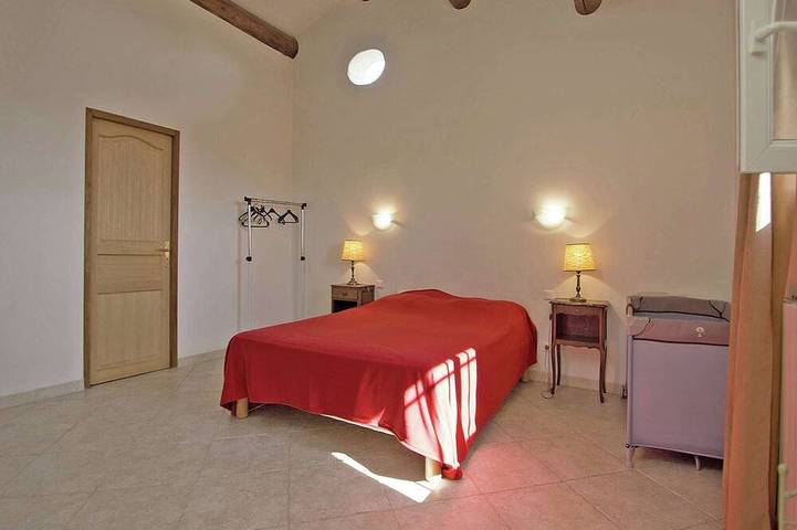 Location de vacances pour 5 personnes, avec Jacuzzi et Terrasse ainsi que Jardin et Piscine à Montfrin - 3