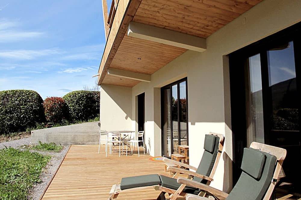 Appartement entier, Appartement cosy avec terrasse à 5mn du lac d'Annecy in Doussard, Parc naturel régional du Massif des Bauges