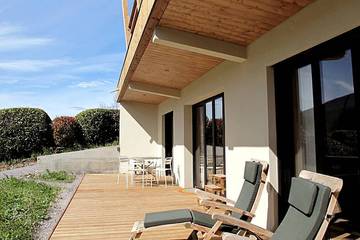 Gîte pour 4 personnes, avec terrasse et jardin à Doussard