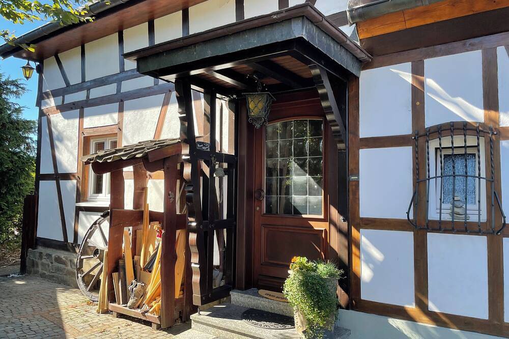 Ganze Wohnung, Wohlfühlen und Erholen in altem Bauernhaus in Wiehl, Oberbergischer Kreis