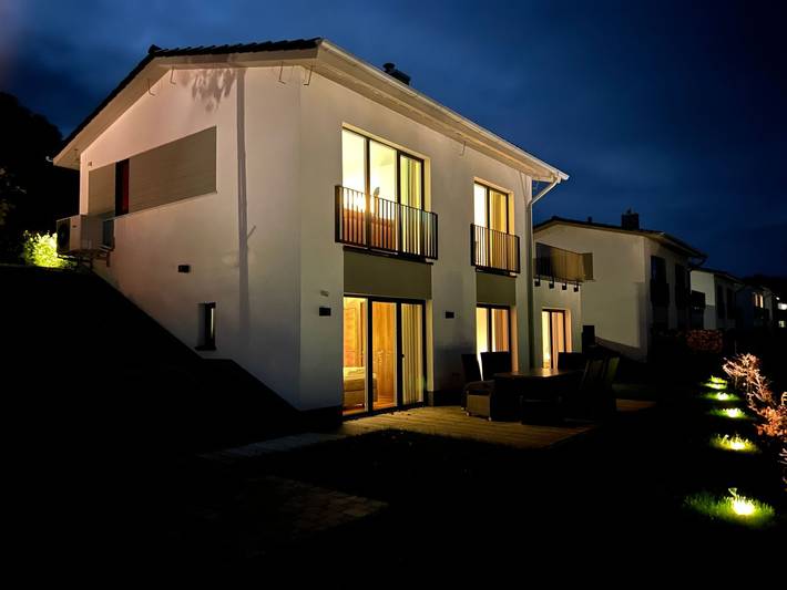 Chalet für 6 Personen, mit Balkon und Whirlpool sowie Terrasse und Garten in Diemelsee