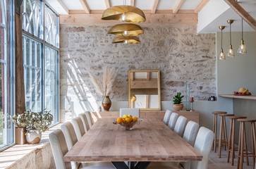 Gîte pour 15 personnes, avec terrasse et jardin ainsi que piscine et jacuzzi dans Haute-Vienne