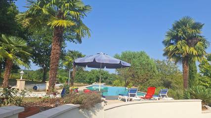 Gîte pour 3 personnes, avec terrasse ainsi que piscine et jardin à Saint-Martial-d'Albarède